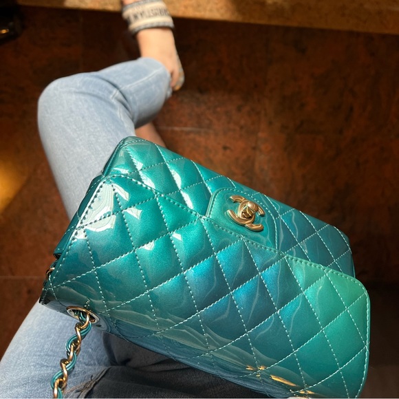 CHANEL MINI MERMAID PATENT FLAP - Picture 1 of 15
